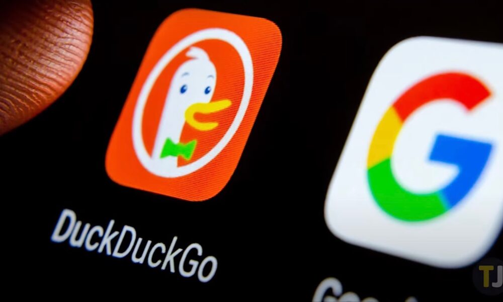 Finger clicks on DuckDuckGo application